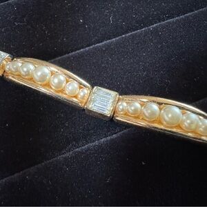 Beautiful Crown Trifari bracelet. Signed